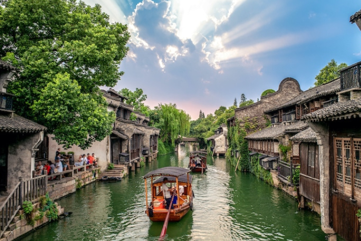 상하이 근교 우전 수향마을 야경 당일투어 [왕복 전용차량, 한국어 가이드, 동책 서책 입장권, 유람선 포함]